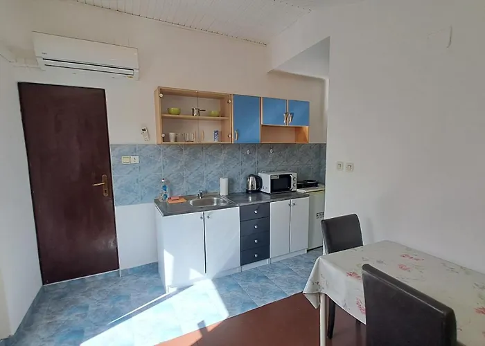 Roman Arch- Low Budget Doublebed Room In Top Center Pula